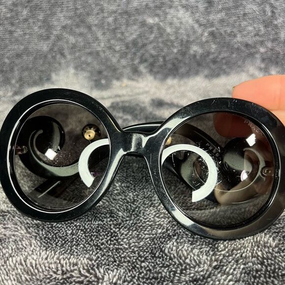 Prada woman’s sunglasses round frame made in Italy - Picture 4 of 6